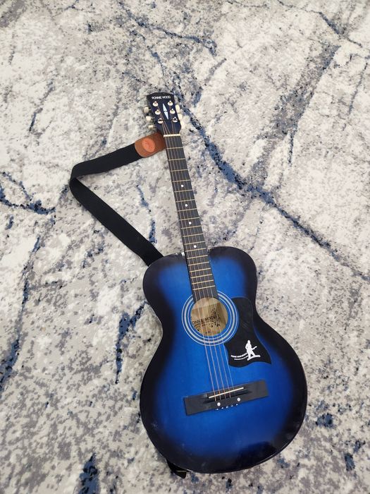 Yangi Xolatda Gitara Sotiladi.