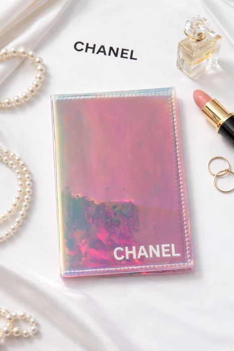 холограмна подвързия за паспорт на шанел chanel нова калъф шарен топ