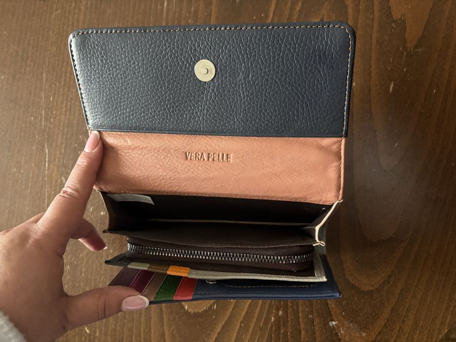 Ново дамско портмоне