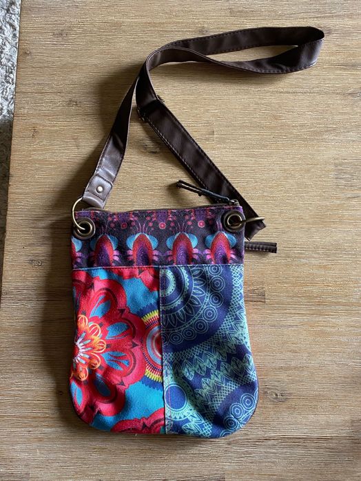 Красива Desigual чанта