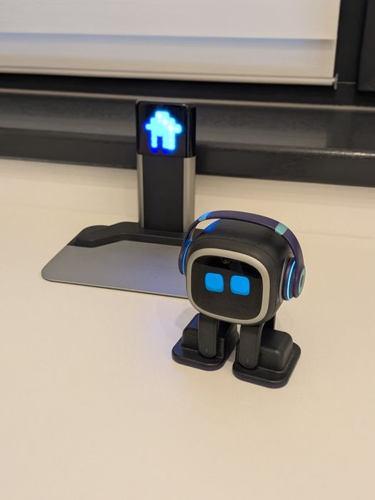 Robot interactiv EMO GO HOME Living AI