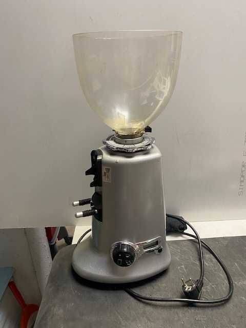 Професионална кафе мелачка