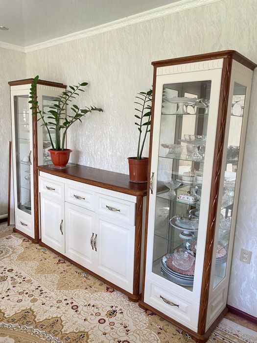 Продам горку для гостинной