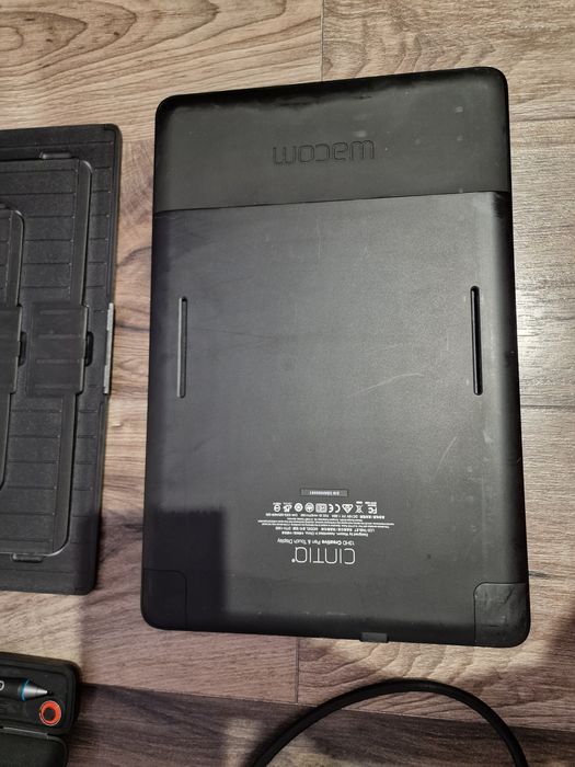 Wacom Cintiq 13HD dth 1300 drawing tablet