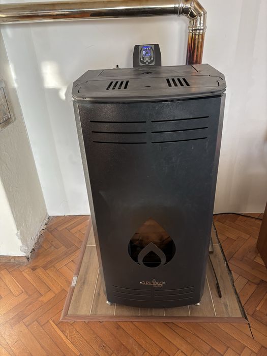 Пелетна камина с водна  роза Грейко Бижу  16 кв. В много  Добро  състояние