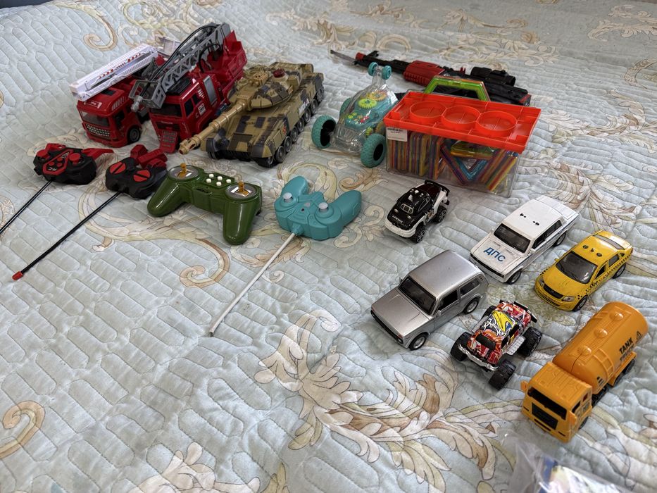 Машинки на пульту