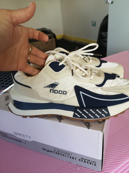 Adidași bărbați, mărimea 43. Noi.