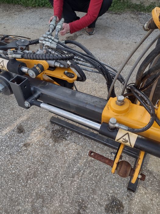 Продавам отклоняваща косачка и фреза