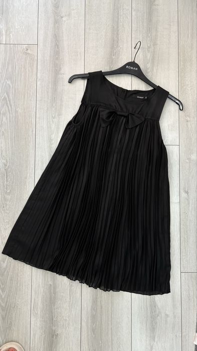 Minimum черна плисирана стилна рокля