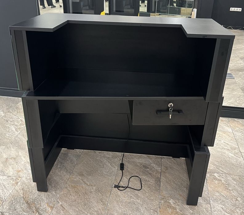 Ресепшен стол для бизнеса