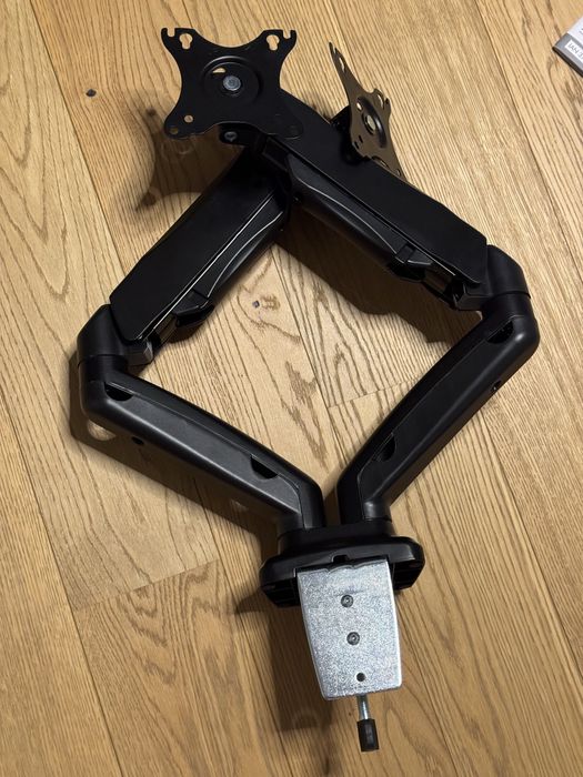 Suport dublu pentru monitoare