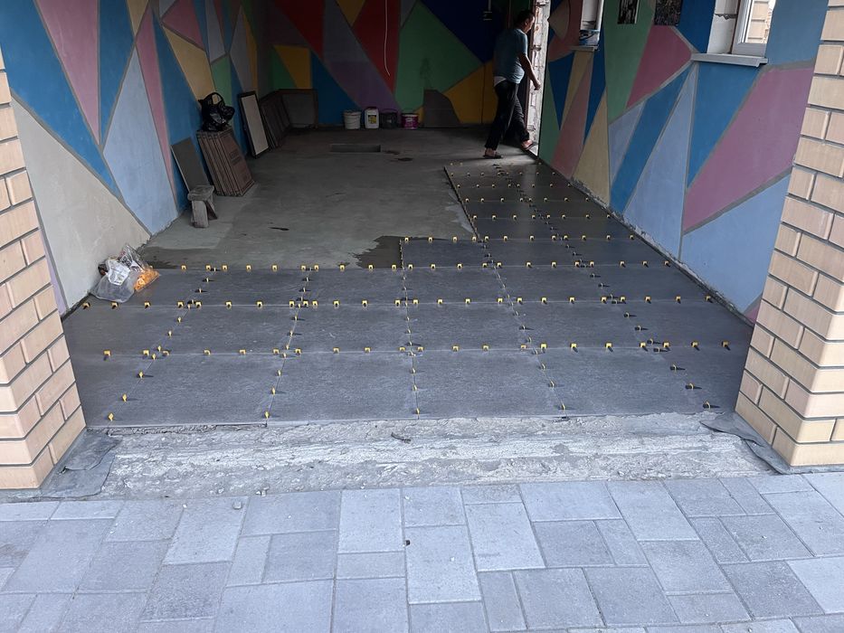 Выложу напольную , стеновую плитку разного формата .