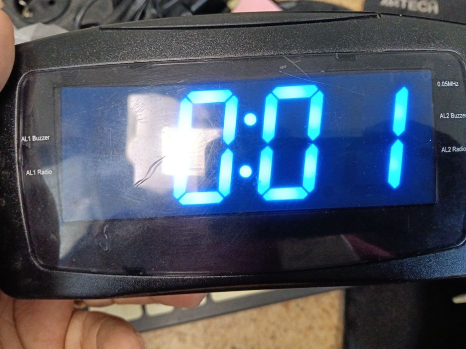 Ceas cu alarma și radio
