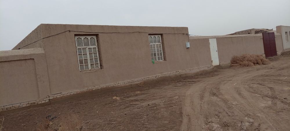 Нотурар  йер урни сотилади