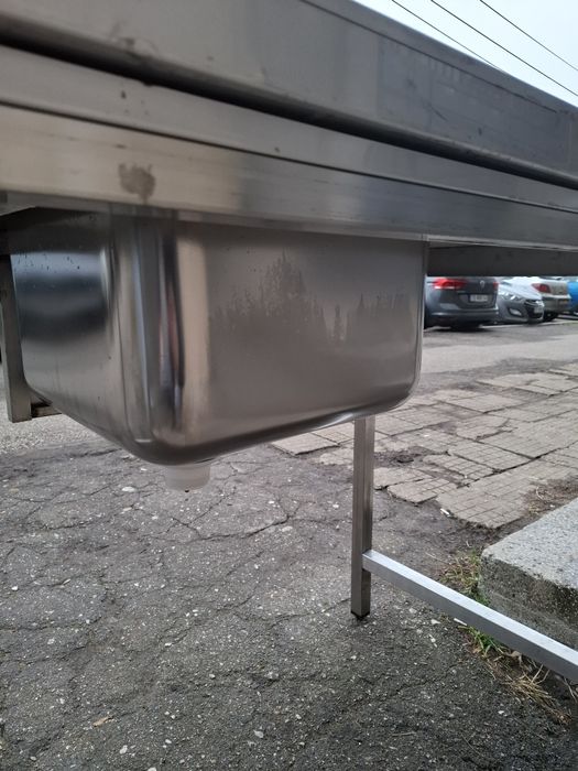 Маса от неръждаема стомана с мивка