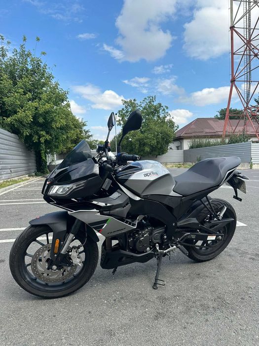 Motocicleta Aprilia Tuono 125 cc