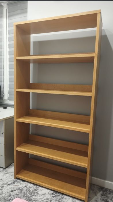 Прочный стильный стеллаж