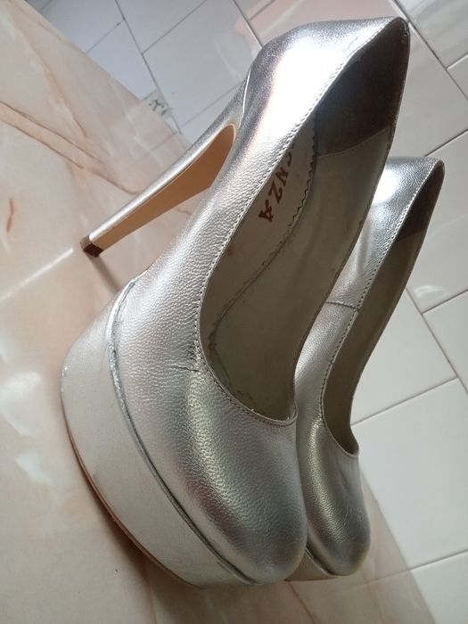 Vând Pantofi din piele naturala