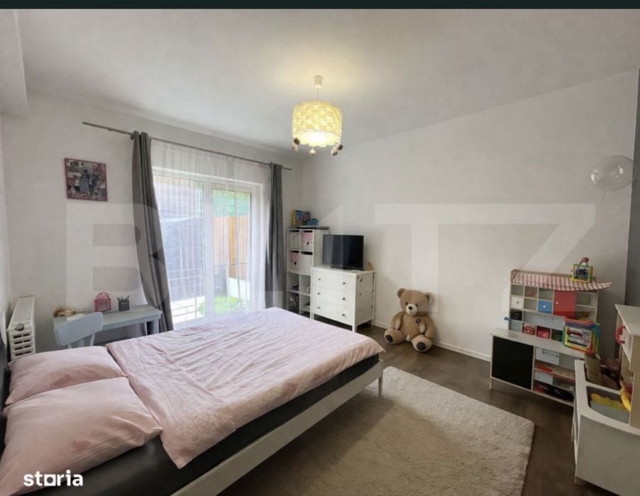 Persoana fizica vand Apartament cu curte privata