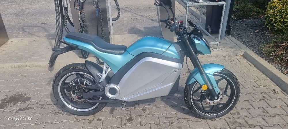 Motocicleta electeica B