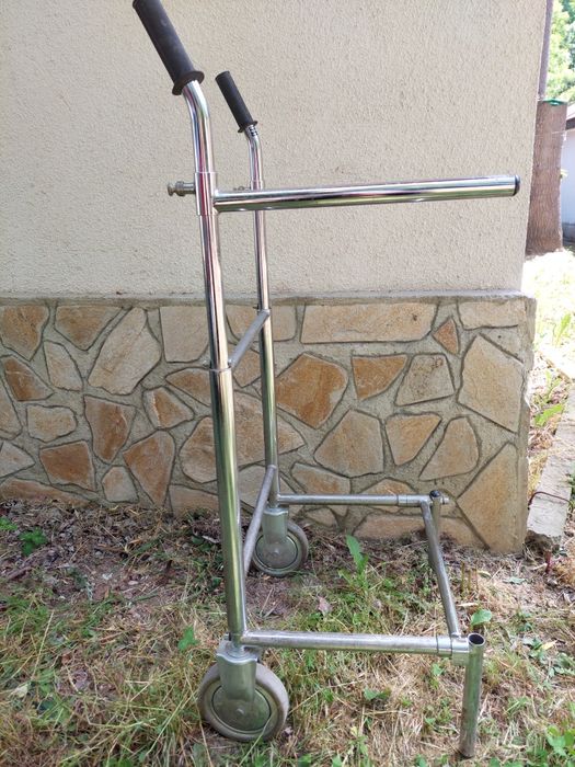 Продавам проходилка за възрастни  немско качество сгъваема