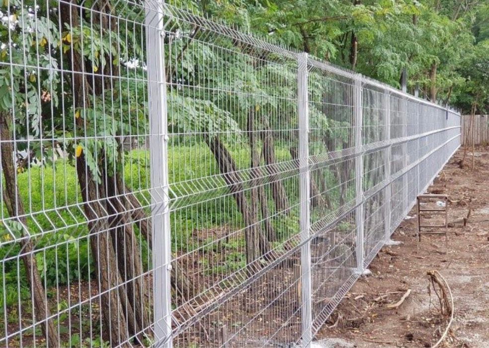 Vand si fac garduri din plasa bordurată