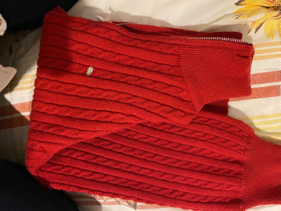 Пуловер в червено, дебел, с дълъг ръкав