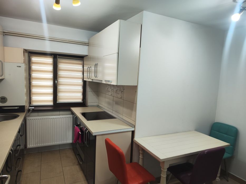Închiriez apartament cu 3 camere Reșița centru