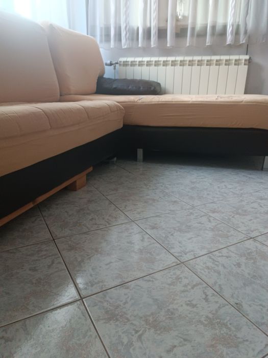 Голям диван с лежанка