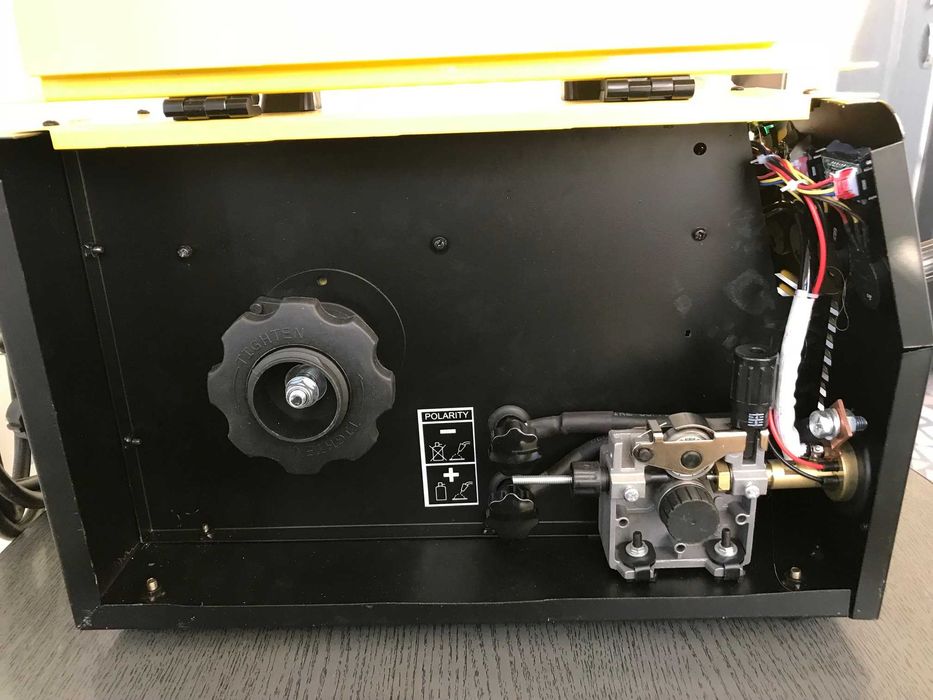 Aparat Sudura VELT MIG/MMA 250DC IGBT Ideal Tinichigerie Auto/Remorci