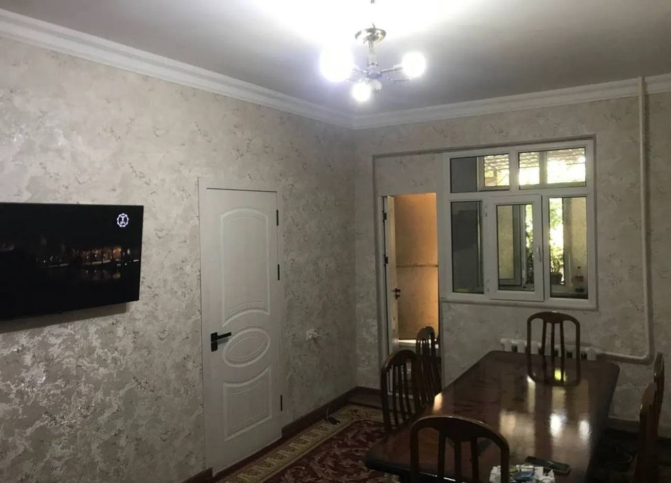 Yunsobod 12 kv 2/1/4/50 kv toza uy srochniy variyant..