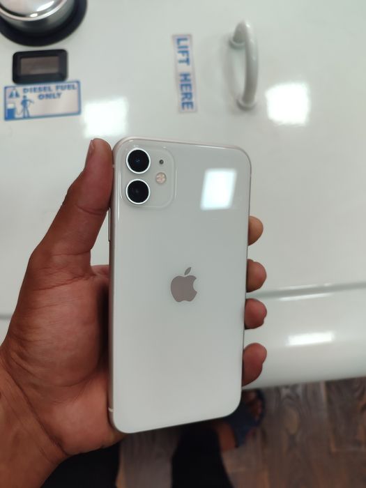 iPhone 11 srochno sotiladi holati yaxshi