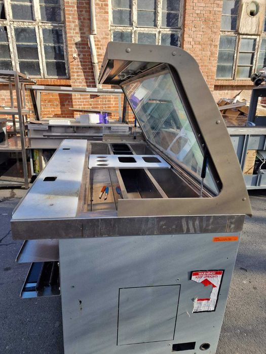 Салатена хладилна витрина , Салатен бар