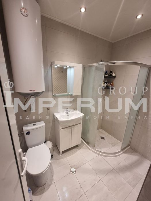 ТОП!!! Двустаен апартамент с ПАРКОМЯСТО под наем в района на кв. Вини