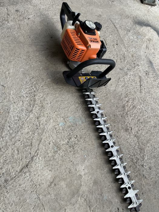 Vând foarfecă gard viu pe benzină ATIKA HB 60