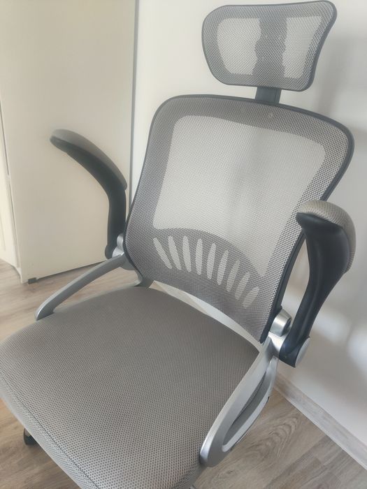 Scaun y nefolosit,stare impecabila . la preț avantajos.