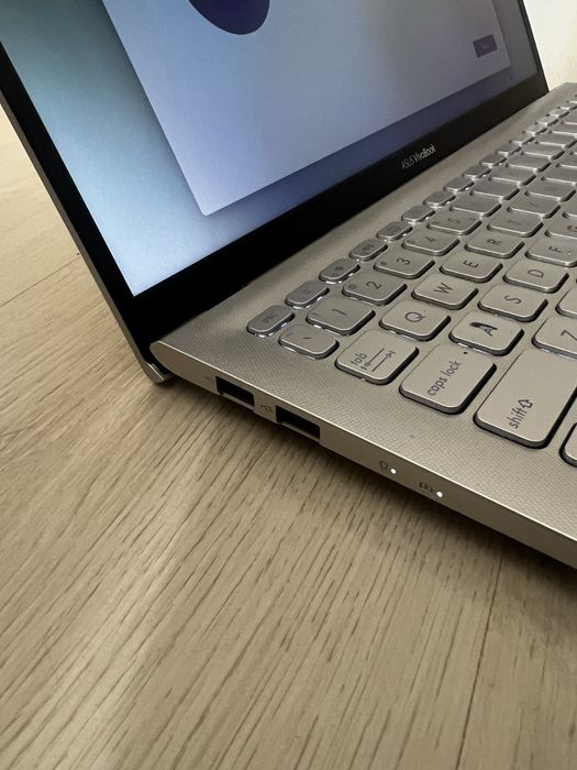Asus VivoBook 15 OLED