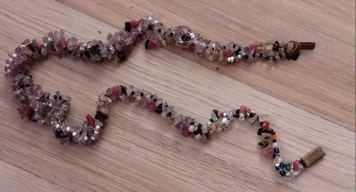 Бижута различни видове и цветове