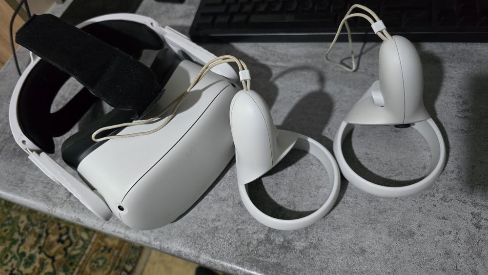 Meta Quest 2 128GB VR шлем + 2 контроллера