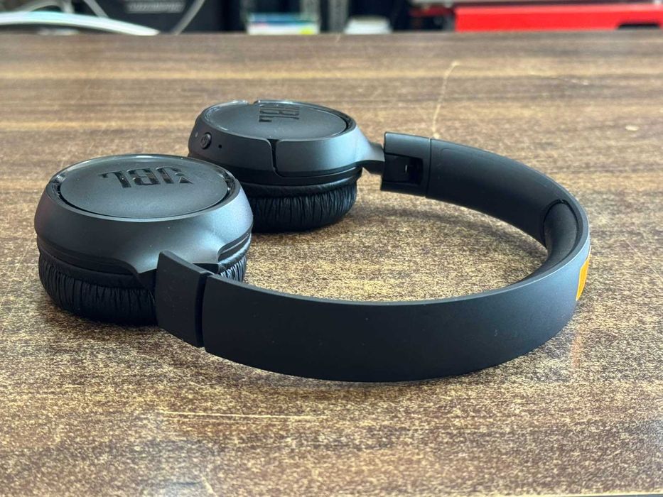Блутут слушалки JBL
