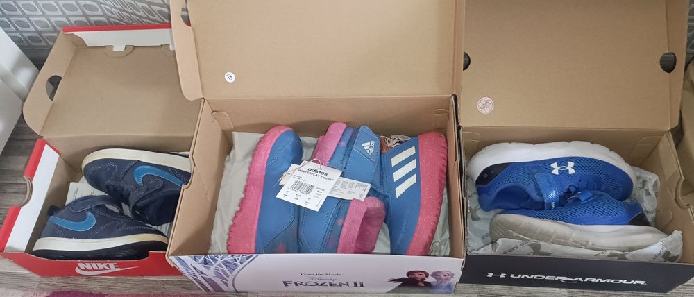 Trei perechi: Adidas Frozen (27), Under Armour Surge 4 (28), Nike (25)