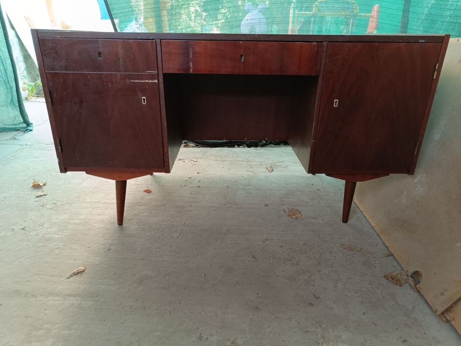 Продается письменный стол