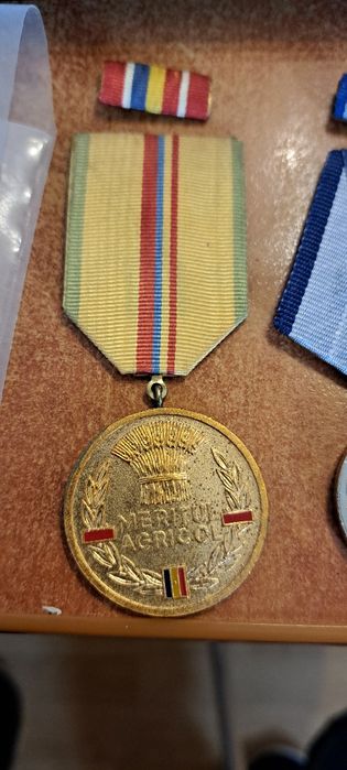 Medalii si decoratii comuniste