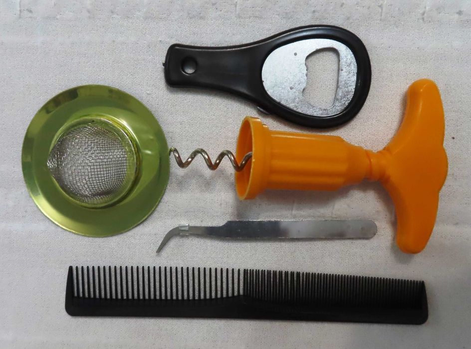 piepten(250 buc.),pensete(50),tirbuşon(40),protecţie chiuvetă(90)