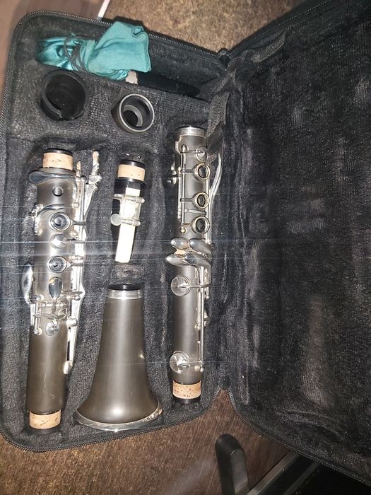 Vând sau schimb clarinet