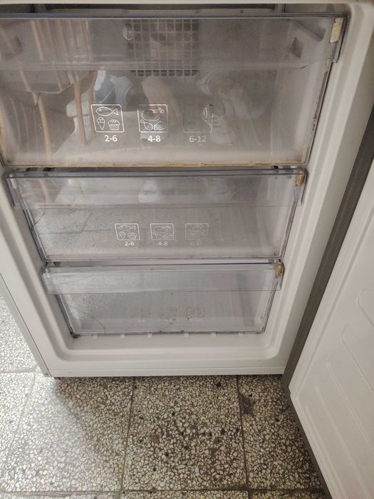 Хладилник инокс с фризер