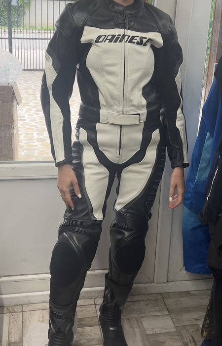 Vând costum moto damă Dainesse – mărimea XS