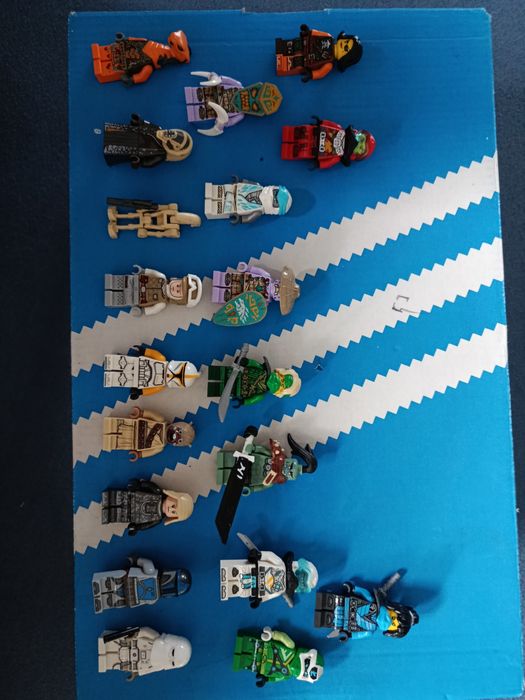 Vand figurine lego Ninjago si lego Star wars