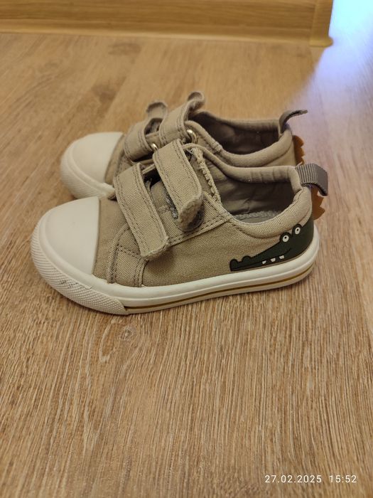 Продам детскую обувь