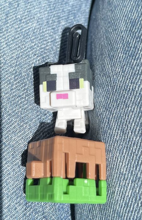 Майнкрафт киндер фигурка
